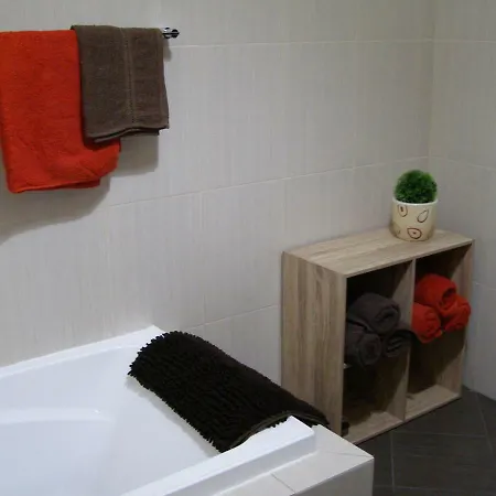 Appartamento Centrally Located Spacious 3 Bedroom Apt. *