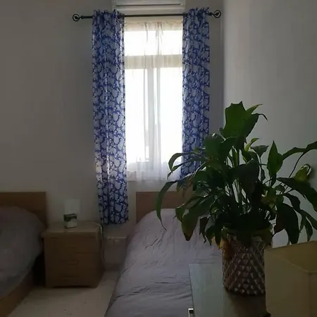 Appartamento Centrally Located Spacious 3 Bedroom Apt. *