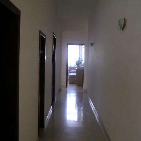 Apartment Centrally Located Spacious 3 Bedroom Apt. *