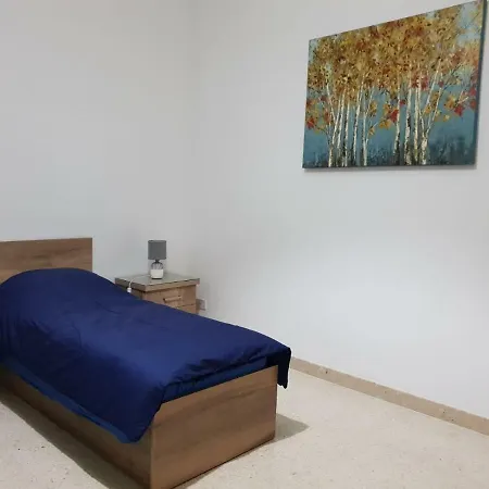 Apartment Centrally Located Spacious 3 Bedroom Apt.