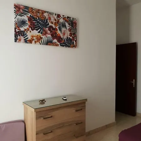 Apartament Centrally Located Spacious 3 Bedroom Apt. Gzira