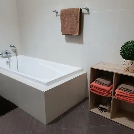 Apartment Centrally Located Spacious 3 Bedroom Apt.